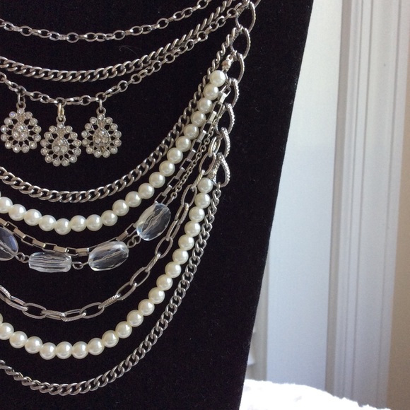 Fashion Jewelry Necklace w/Pearls & Rhinestones. Pretty. - Picture 6 of 9